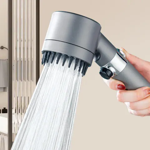 AquaZen Turbo™ – Luksuzno Spa Tuširanje s Tri Mode Rada i Filtriranom Vodom!